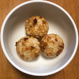 鯛の塩焼きをリメイク☆コロコロ焼きおにぎり